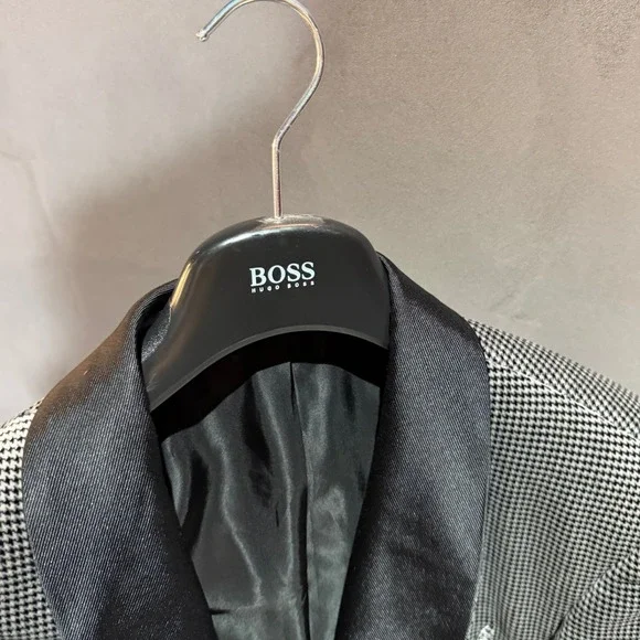Hugo Boss Tailored Shawl Lapel Dinner Jacket – 40R – Black/Silver - Picture 9 of 11